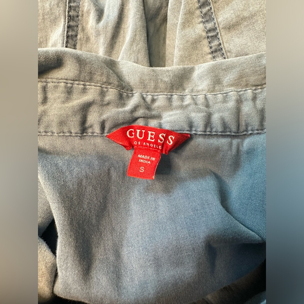 Guess button up - Picture 3 of 3